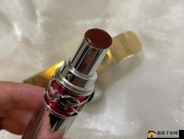 水蜜桃 YSL 姨妈色：魅力独特的美妆色彩