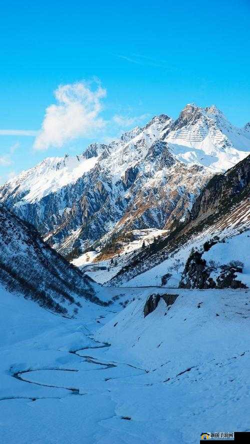 又白又大的两座峰：神秘的自然景观