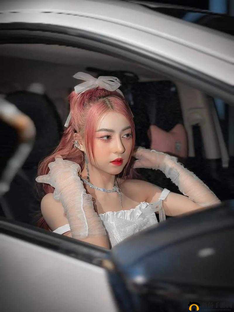 20 岁女 rapper 越南：音乐梦想的绽放