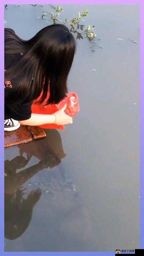 女人绝技鲤鱼喝水：令人惊叹的奇妙表演