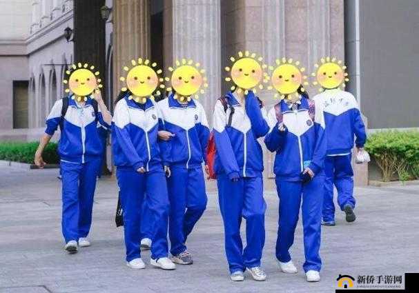 初二学生自扣校服出桨引关注