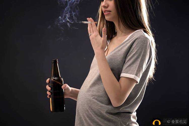 女子绝活吸烟开啤酒吹气球：展现独特才艺令人惊叹