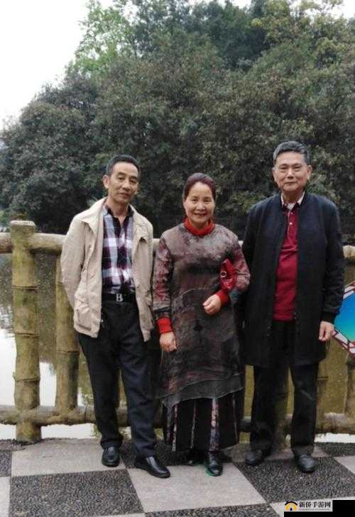亚洲XXXX 老夫妇携手走过风雨半世纪的温暖人生