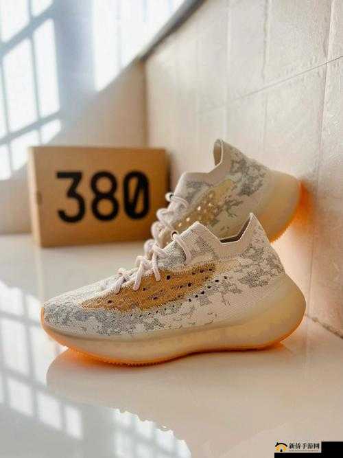 Yeezy380 蜜桃粉和白色即将下架：最后的入手机会不容错过