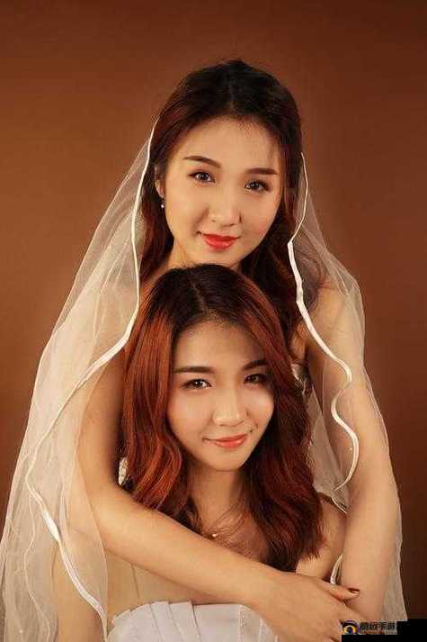 爆炒多汁小美人通感双胞胎：美味与魅力的奇幻交融