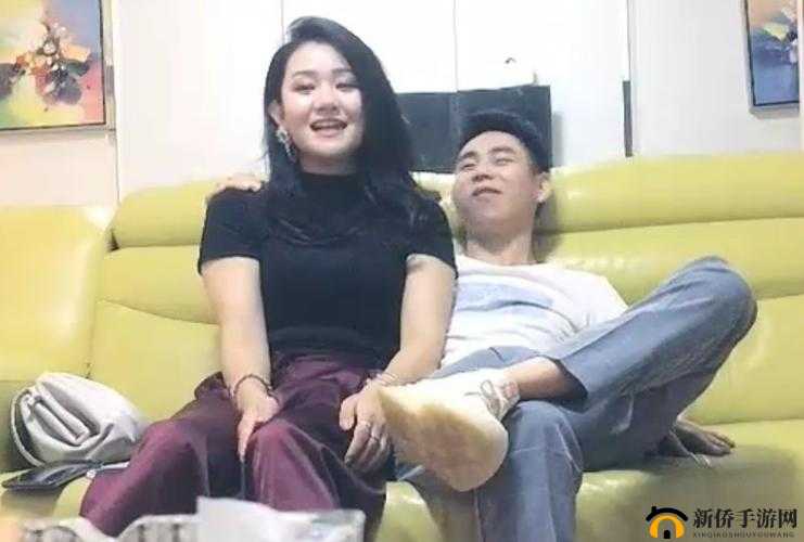 4P 一女三男前后夹激视频：极致刺激的多人性场面