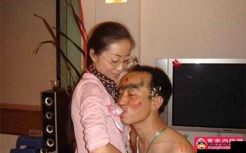 黑人巨大阴茎与惊人乳房的激情碰撞：一场视觉与心灵的震撼之旅