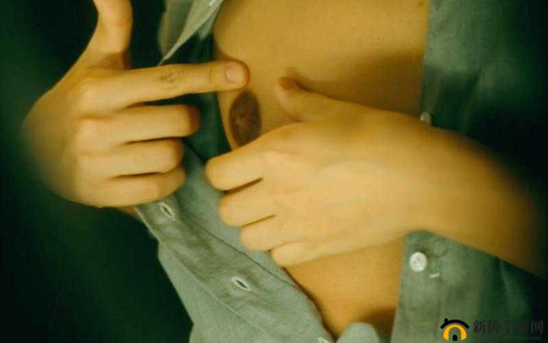 日本疯狂吮乳吃奶头 av，这种行为是否正常？